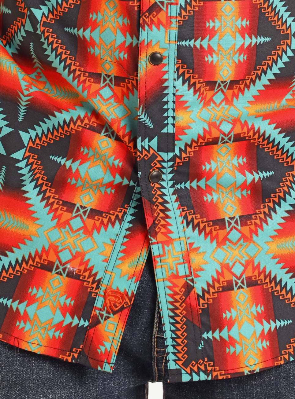 Camisa azteca roja de manga larga con cierre a presión y corte ajustado