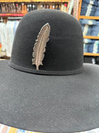 Pin de sombrero de plumas