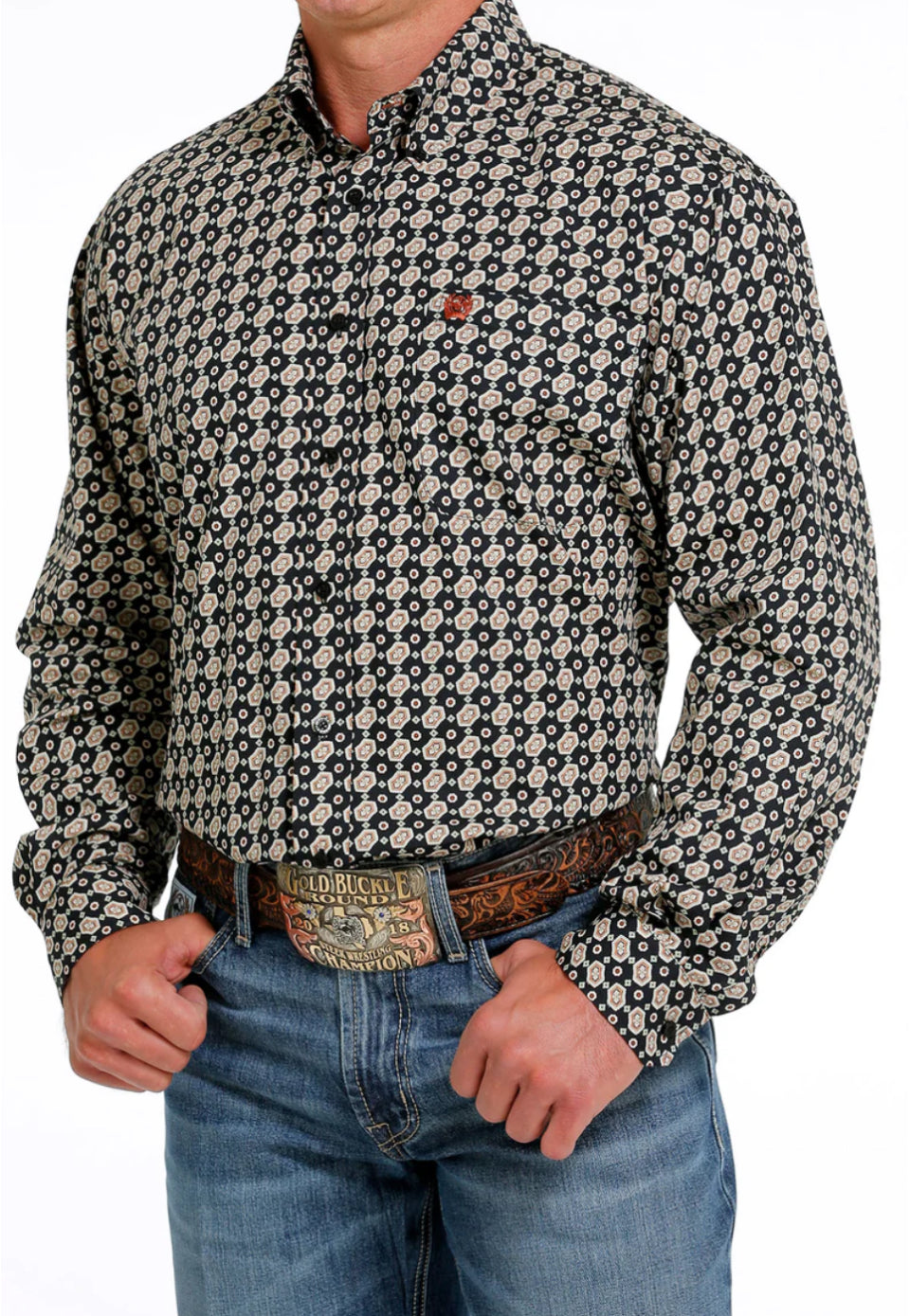 Camisa con botones y cintura ceñida para hombre