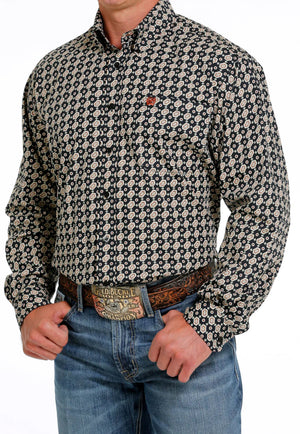 Camisa con botones y cintura ceñida para hombre