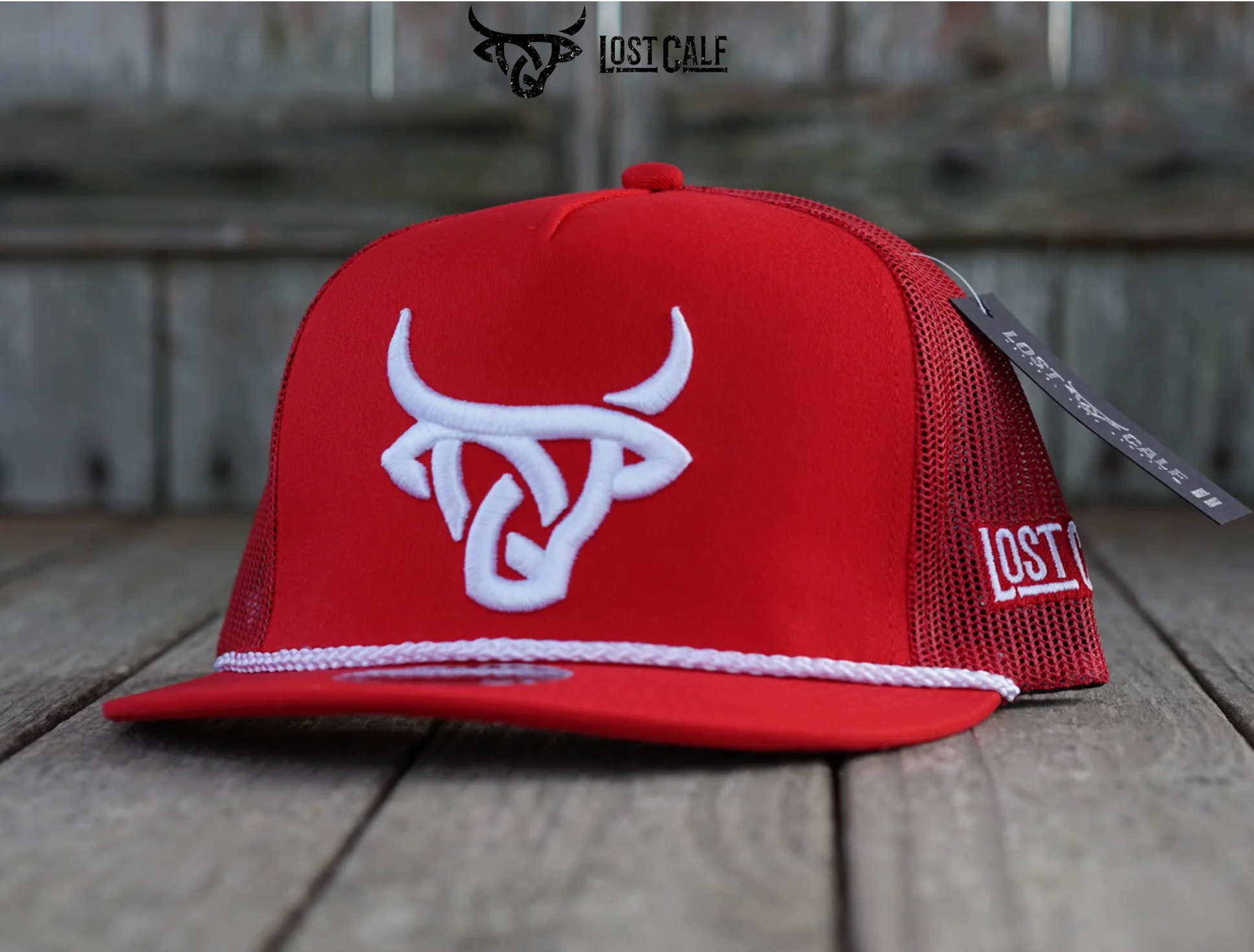 Sombrero plano con cuerda de pantorrilla perdida